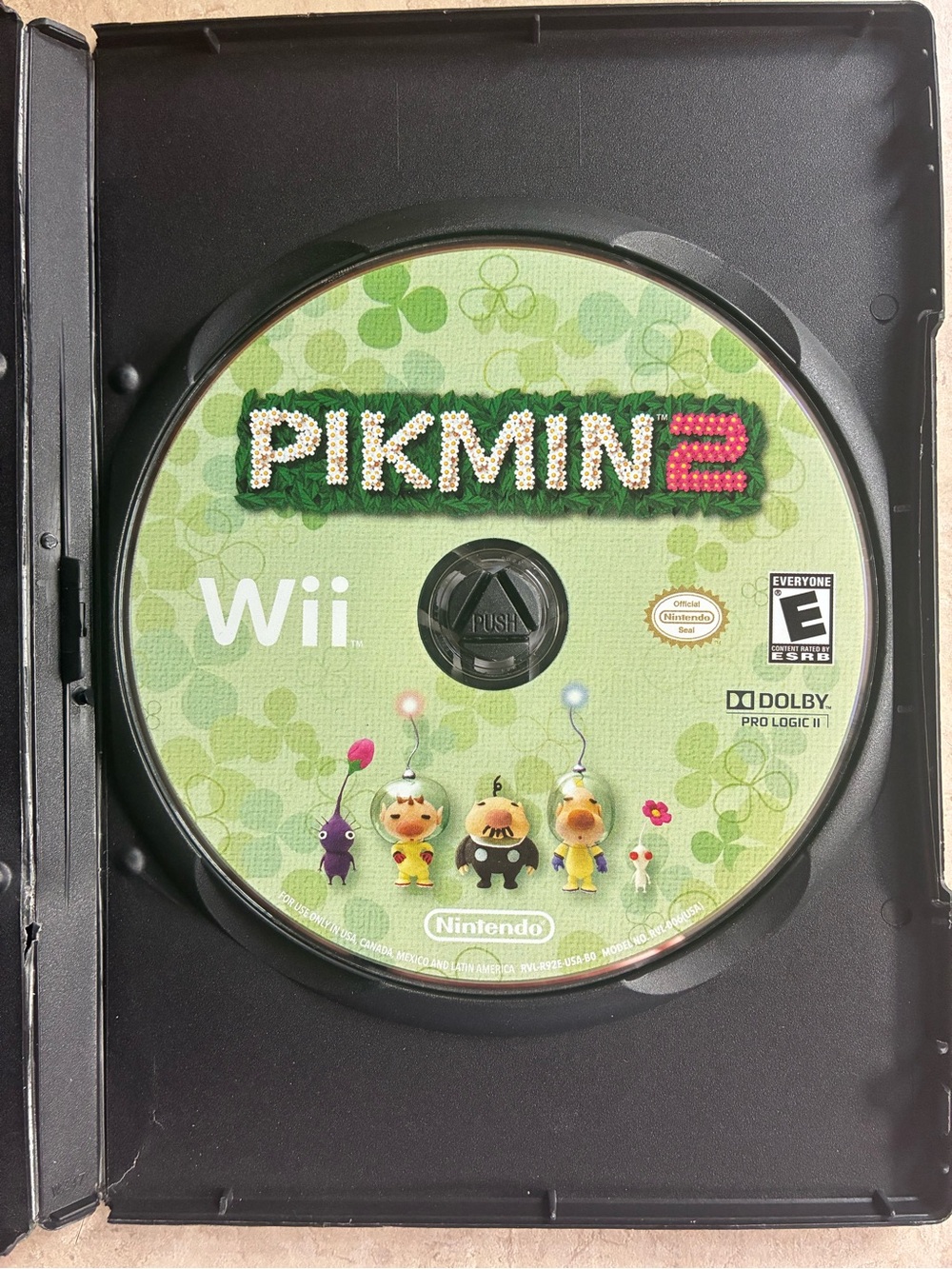 Nintendo Pikmin 2 Wii Game Disc — Green Artwork with Multicolor Characters